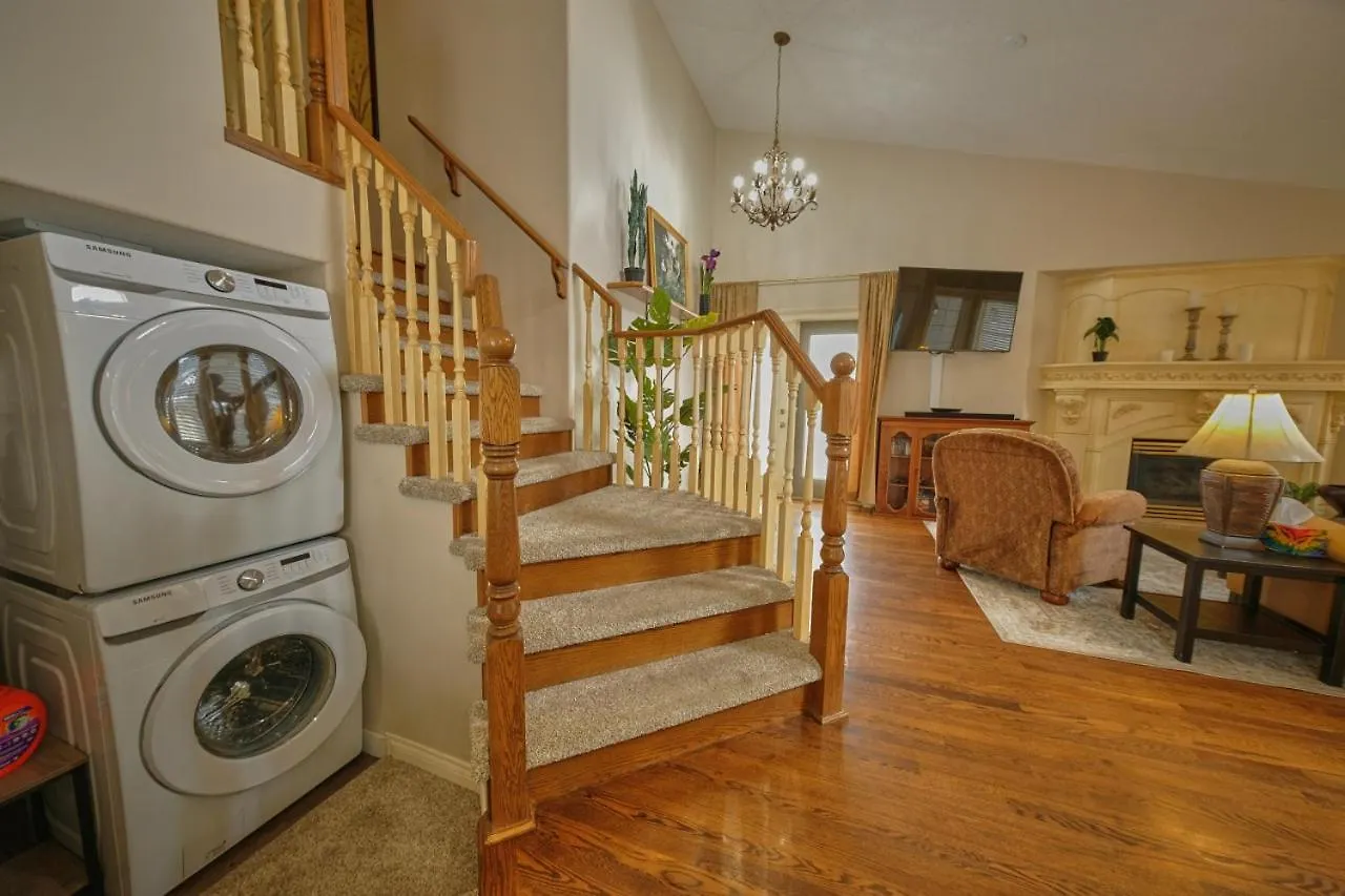 The Venetian Sleeps 8 Cozy Classic Taste Of Italy Calgary 0*,  Canada