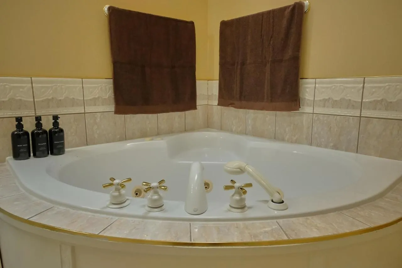 The Venetian Sleeps 8 Cozy Classic Taste Of Italy Calgary 0*,  Canada