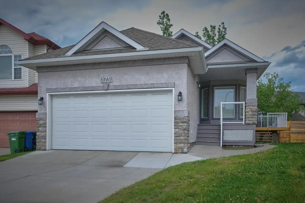 The Venetian Sleeps 8 Cozy Classic Taste Of Italy Calgary 0*,