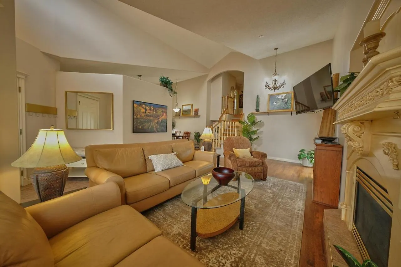 The Venetian Sleeps 8 Cozy Classic Taste Of Italy Calgary