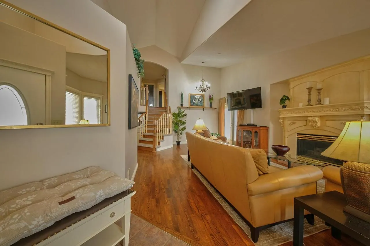 The Venetian Sleeps 8 Cozy Classic Taste Of Italy Calgary